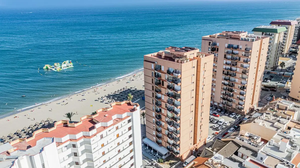 Middle Floor Apartment for sale in Fuengirola — photo 1