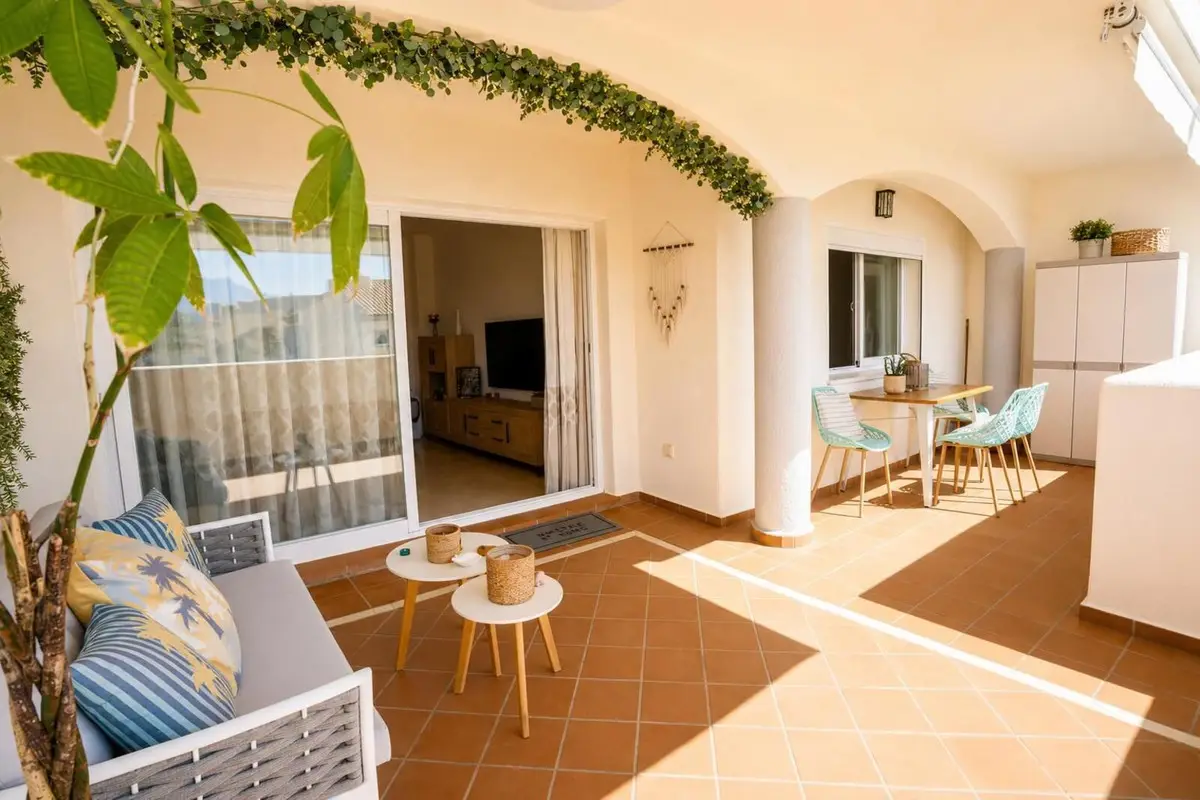 Middle Floor Apartment for sale in Elviria — photo 1