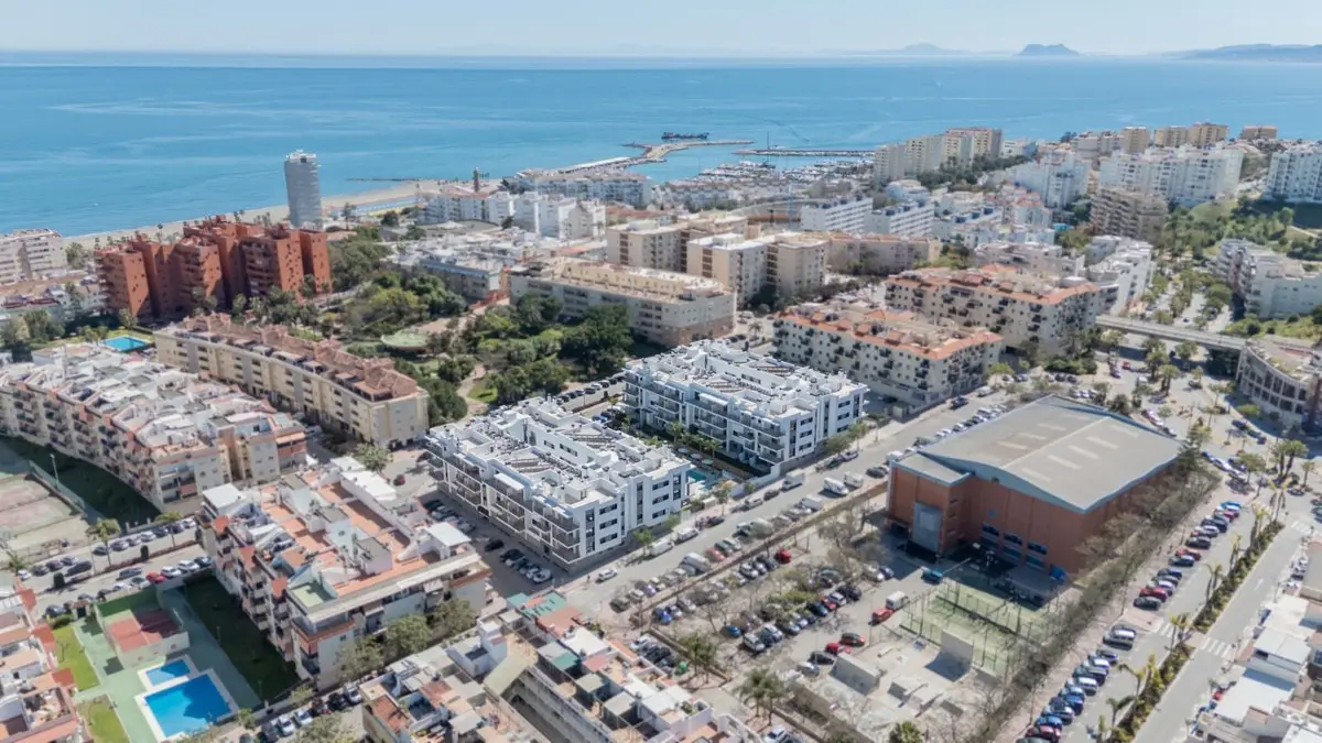 Middle Floor Apartment for sale in Estepona — photo 1