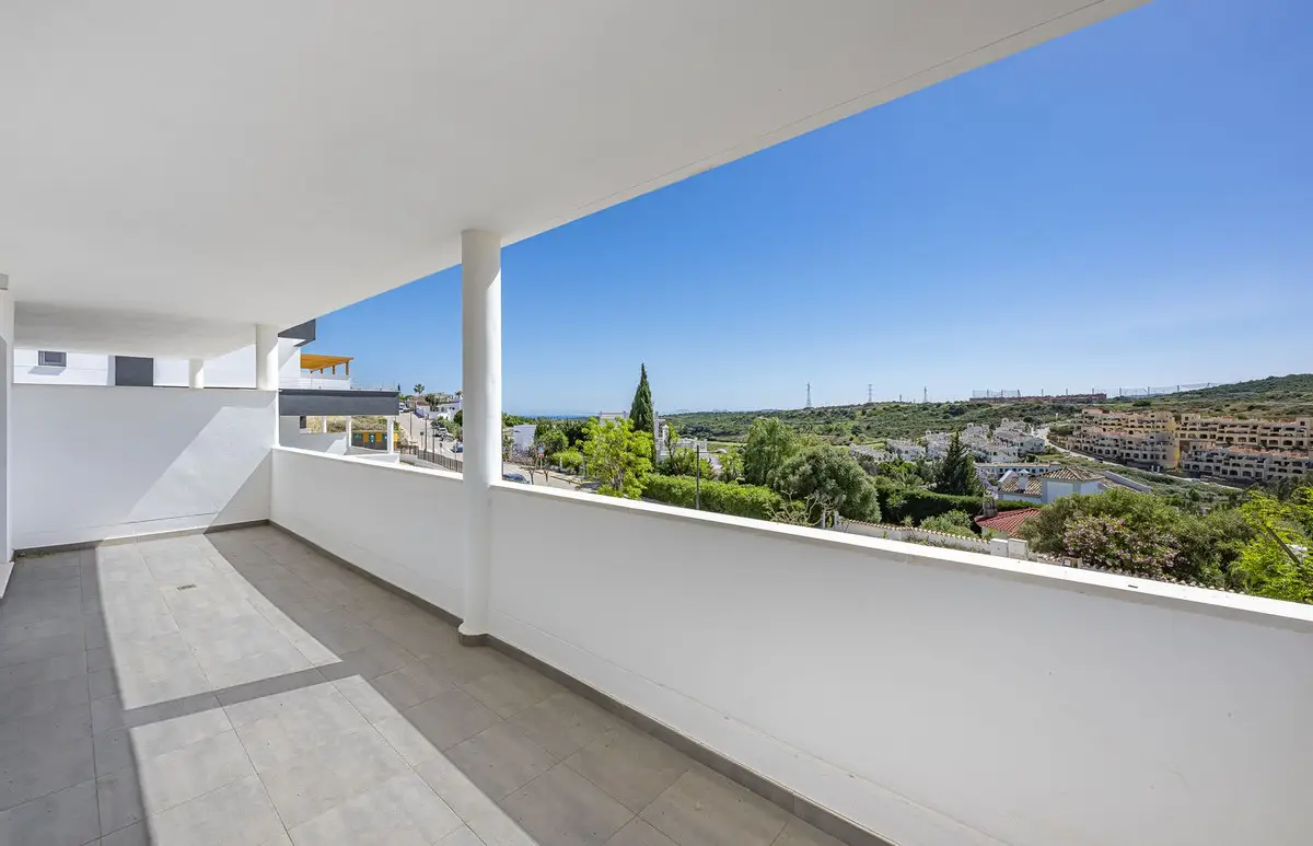 Ground Floor Apartment for sale in Estepona — photo 1