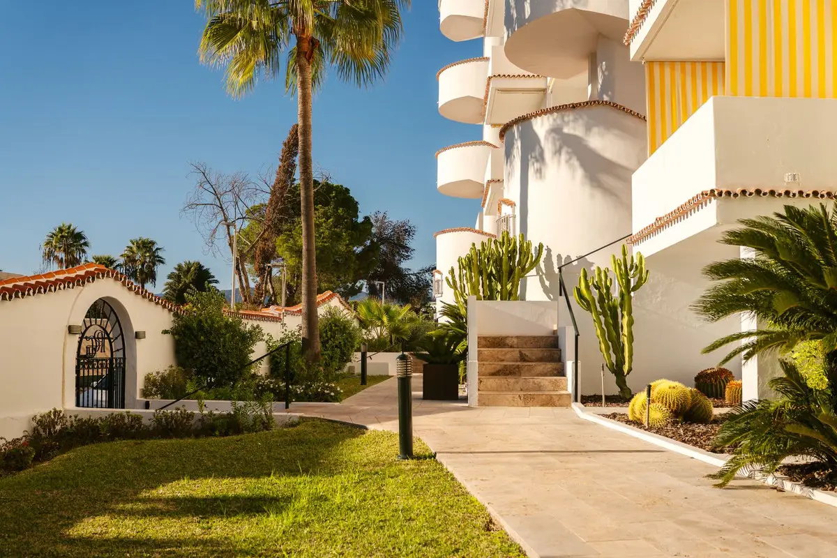 Middle Floor Apartment for sale in Nueva Andalucía — photo 1