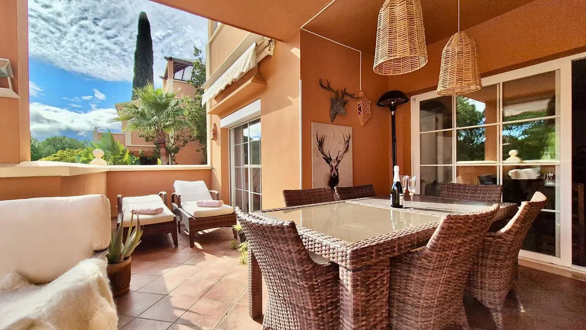 Middle Floor Apartment for sale in Nueva Andalucía — photo 1