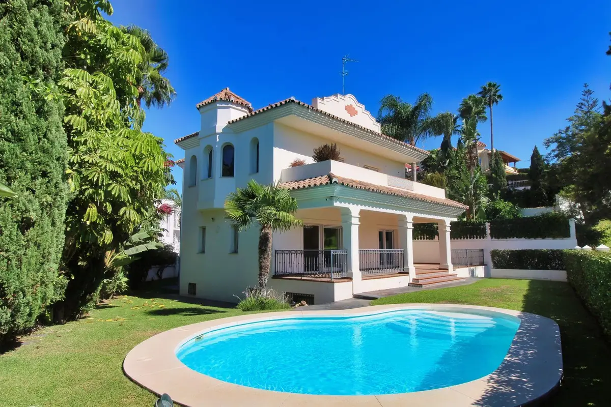 Detached Villa for sale in Guadalmina Alta — photo 1
