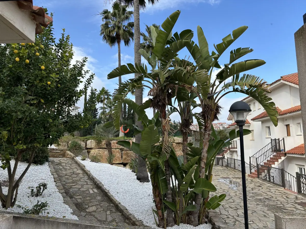 Middle Floor Apartment for sale in La Duquesa — photo 1