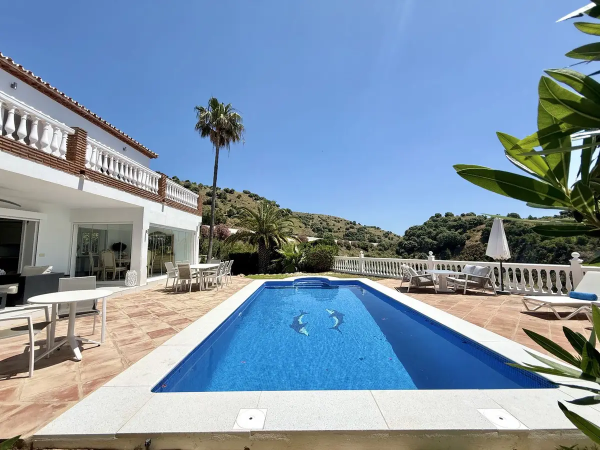 Detached Villa for sale in Calahonda — photo 1