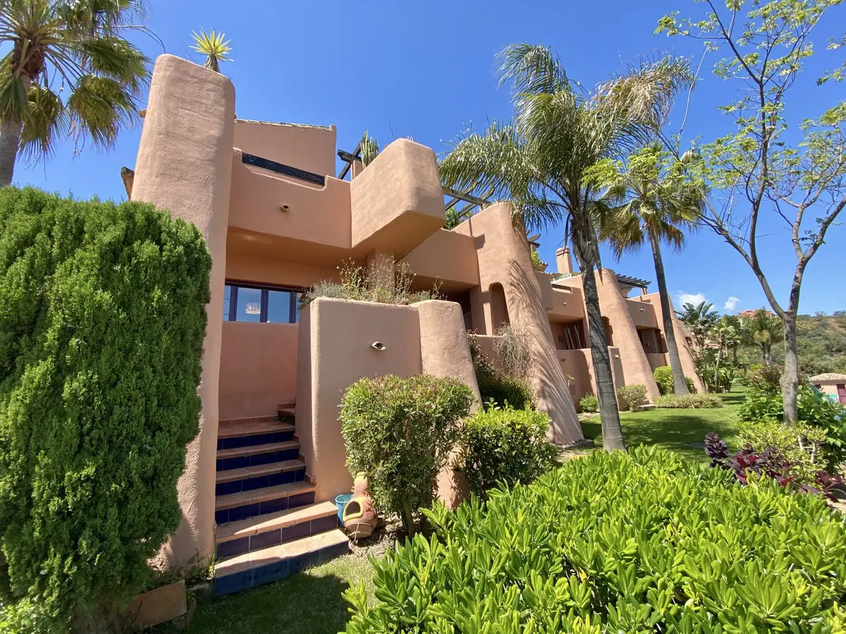 Ground Floor Apartment for sale in Elviria — photo 1