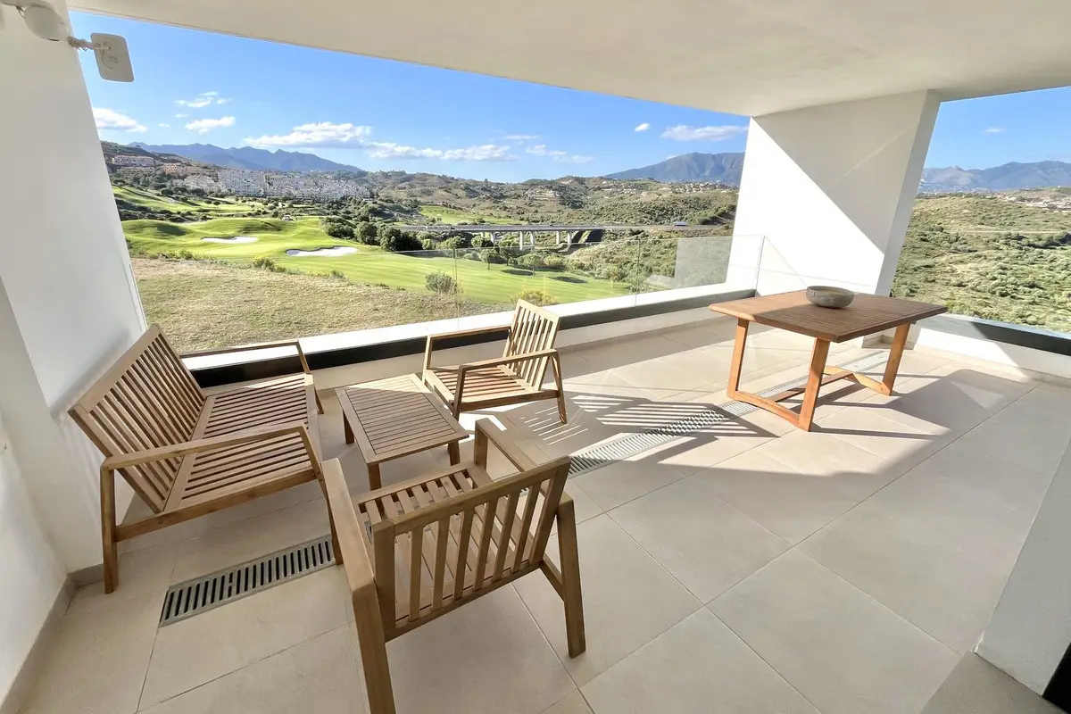 Middle Floor Apartment for sale in La Cala de Mijas — photo 1