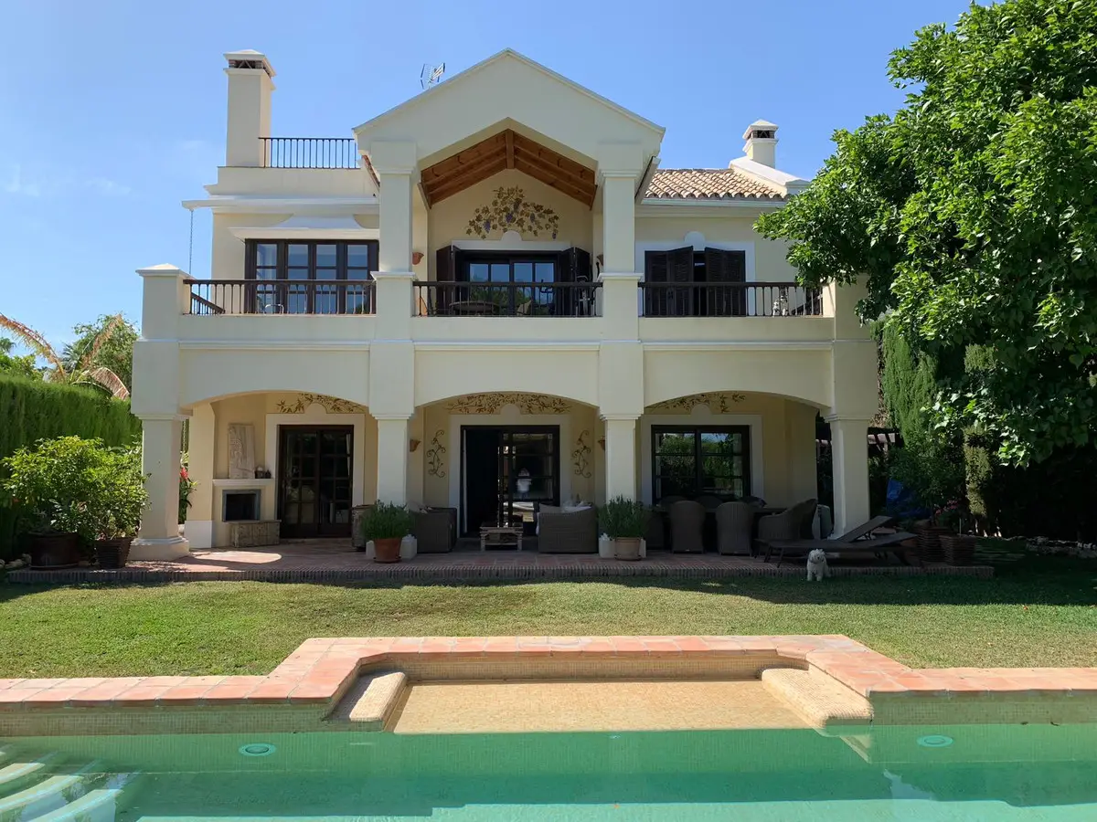 Detached Villa for sale in Sierra Blanca — photo 1