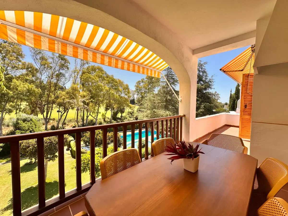 Middle Floor Apartment for sale in Nueva Andalucía — photo 1