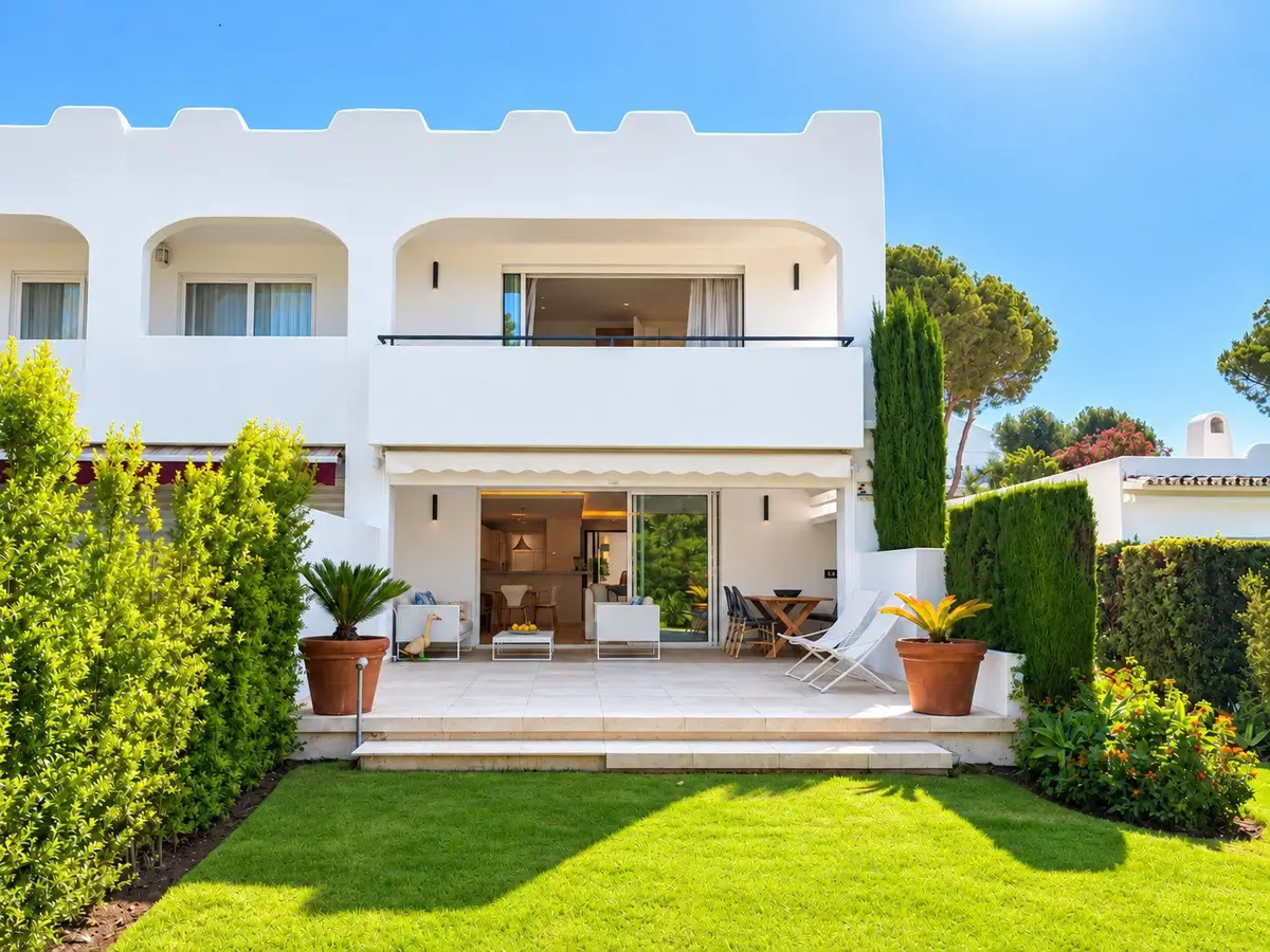 Townhouse for sale in Nueva Andalucía — photo 1