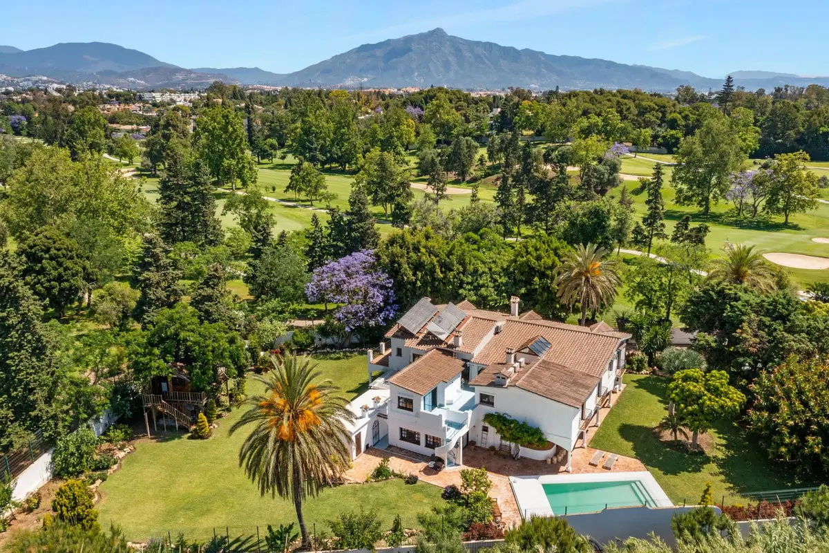 Detached Villa for sale in Guadalmina Baja — photo 1
