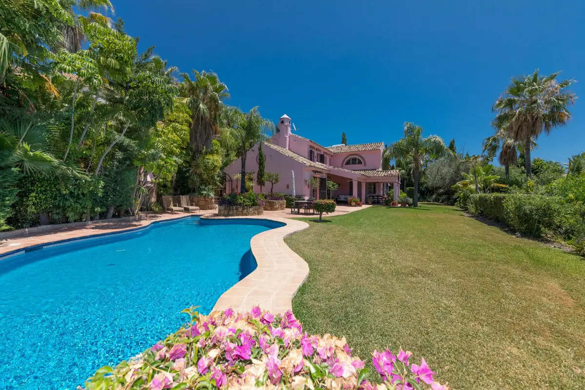 Detached Villa for sale in Benahavís — photo 1