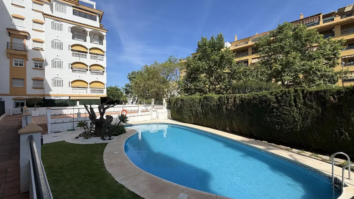 Na sprzedaż dwupoziomowy penthouse w San Pedro de Alcántara — zdjęcie 1