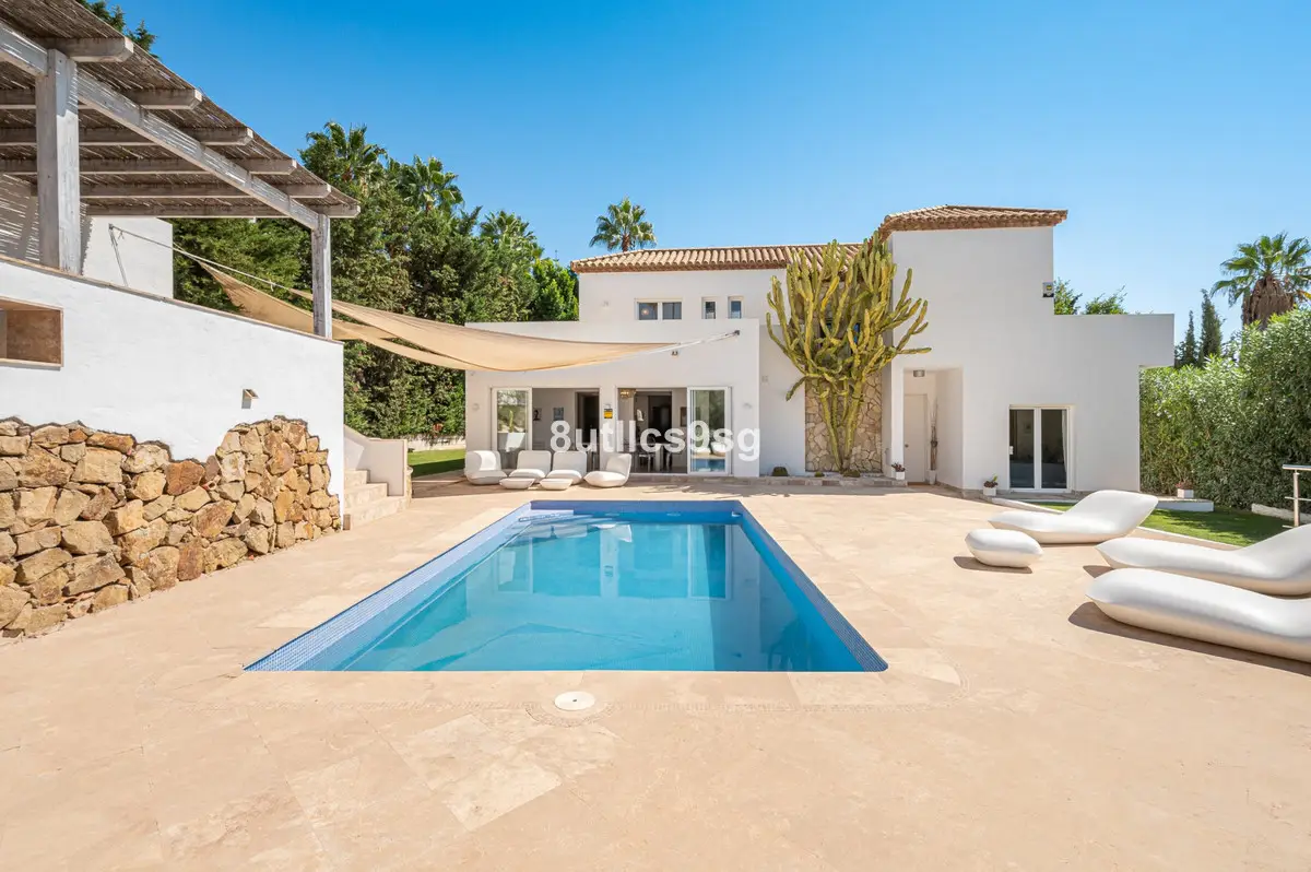 Detached Villa for sale in Nueva Andalucía — photo 1