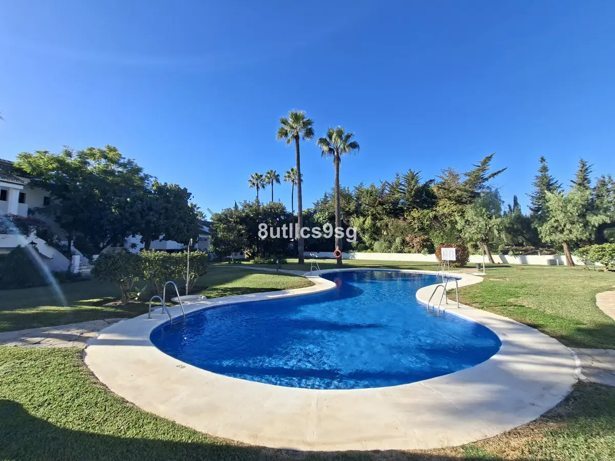 Ground Floor Apartment for sale in Nueva Andalucía — photo 1