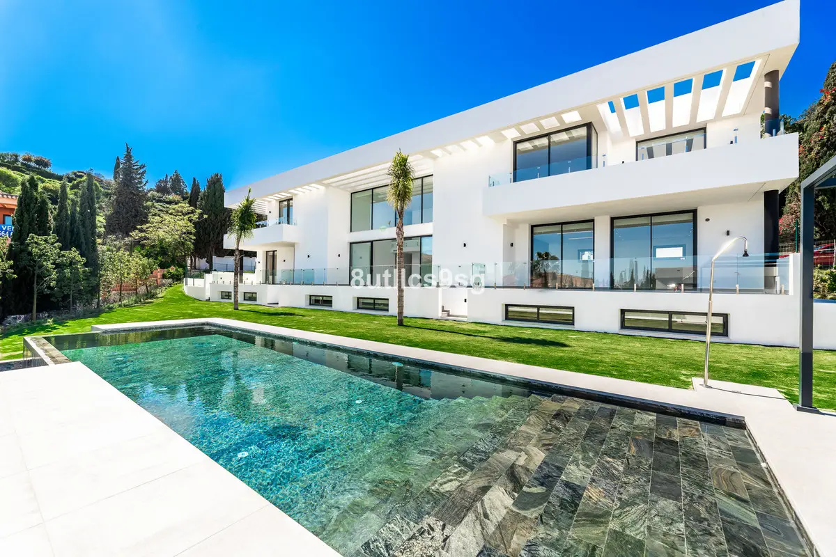Detached Villa for sale in Benahavís — photo 1