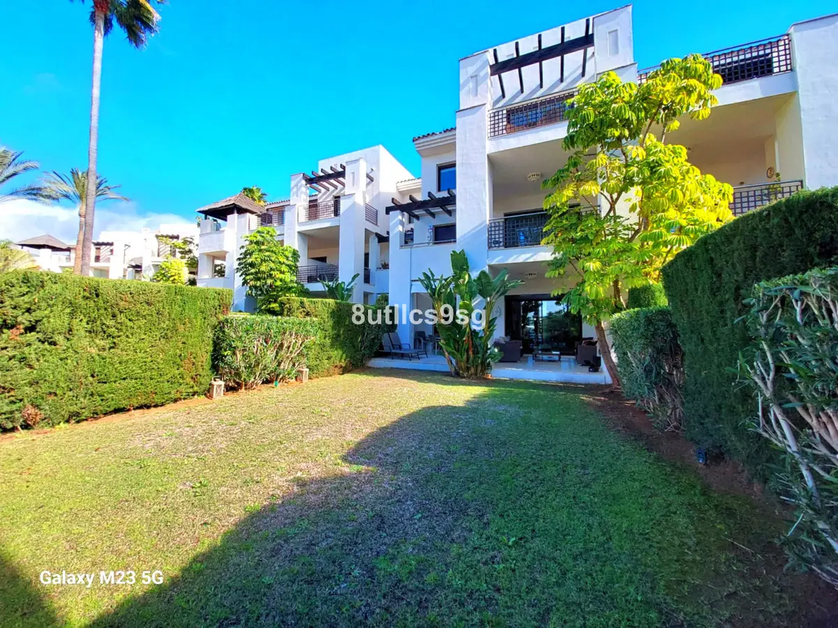 Ground Floor Apartment for sale in Benahavís — photo 1