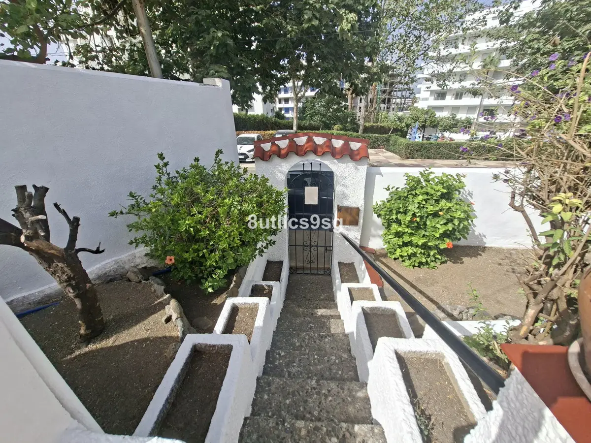 Detached Villa for sale in La Campana — photo 1