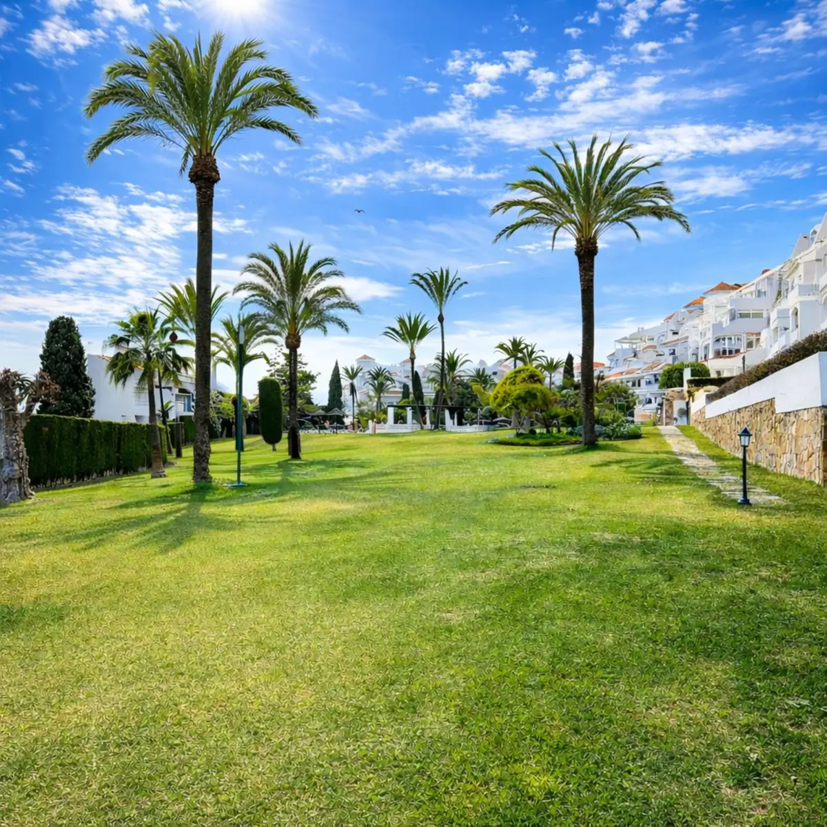 Ground Floor Apartment for sale in Nueva Andalucía — photo 1