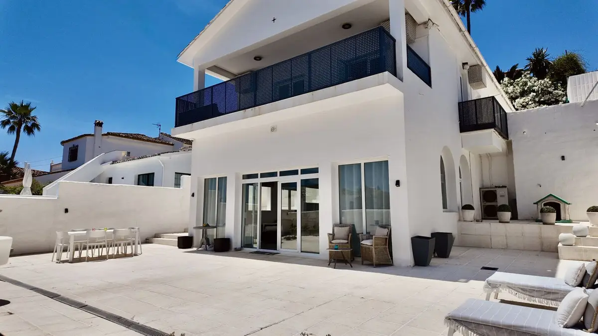 Detached Villa for sale in Nueva Andalucía — photo 1