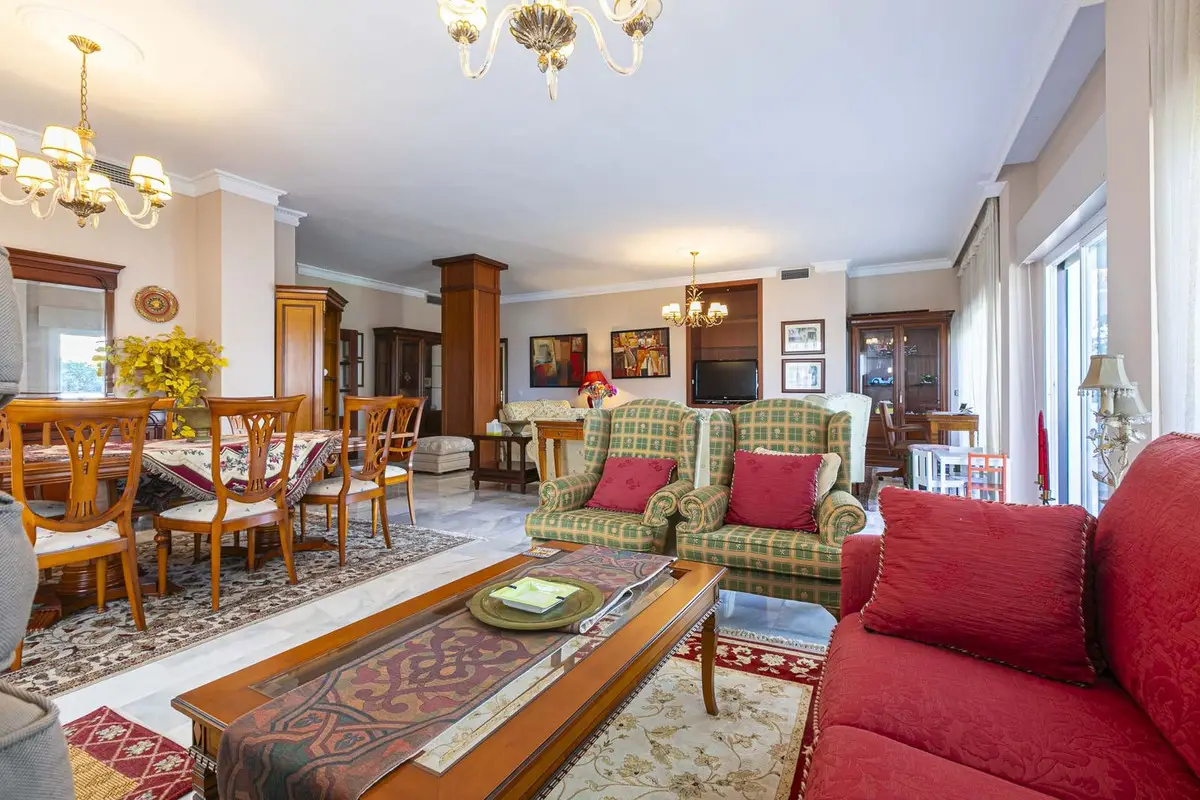 Middle Floor Apartment for sale in Nueva Andalucía — photo 1