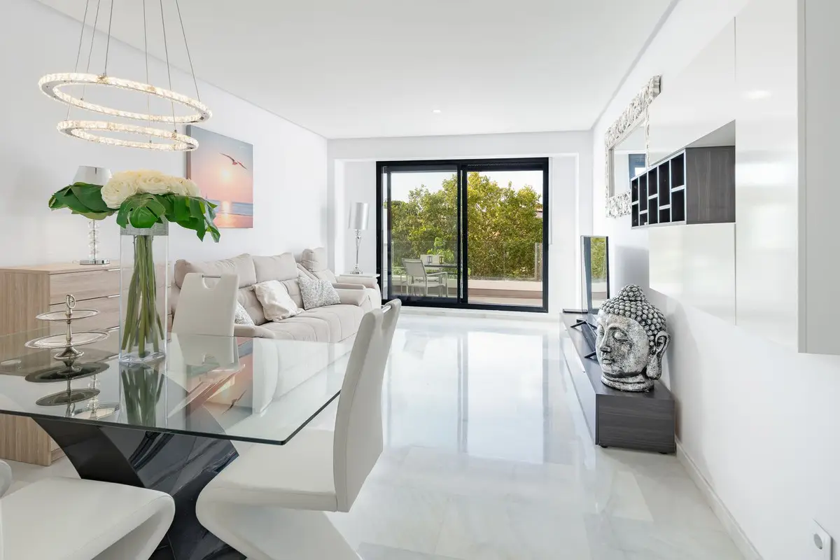 Middle Floor Apartment for sale in Marbella — photo 1