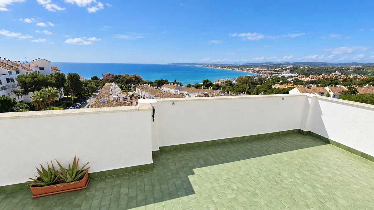 Penthouse for sale in Estepona — photo 1