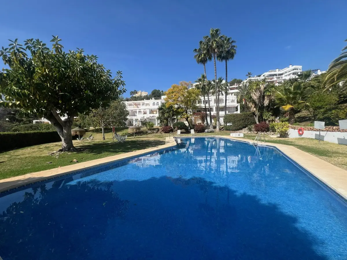 Townhouse for sale in Benahavís — photo 1