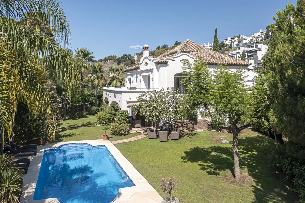 Detached Villa for sale in Benahavís — photo 1