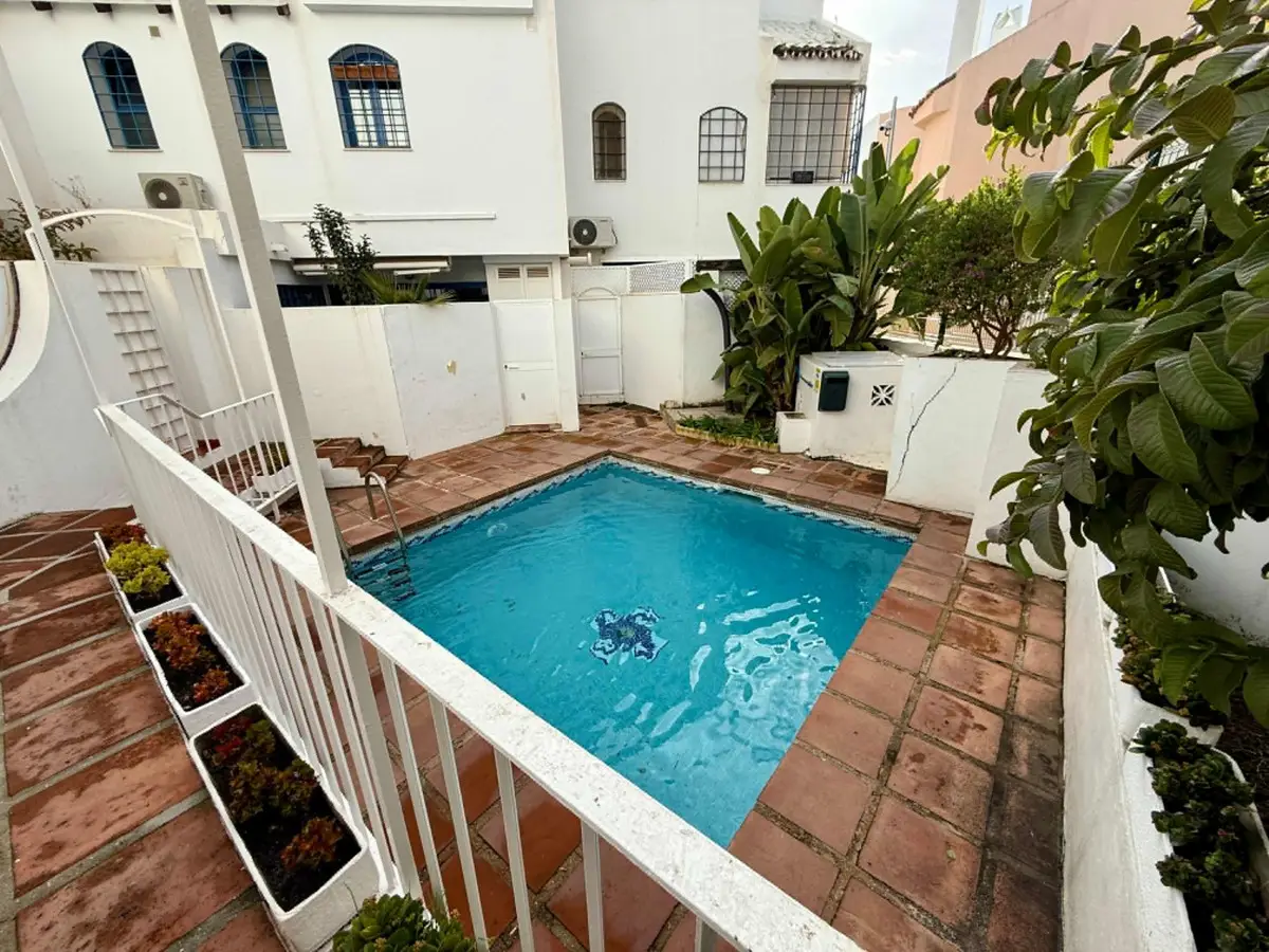 Townhouse for sale in Nueva Andalucía — photo 1