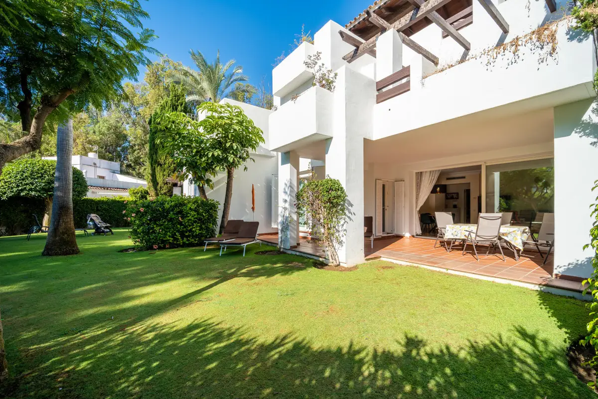 Ground Floor Apartment for sale in Estepona — photo 1