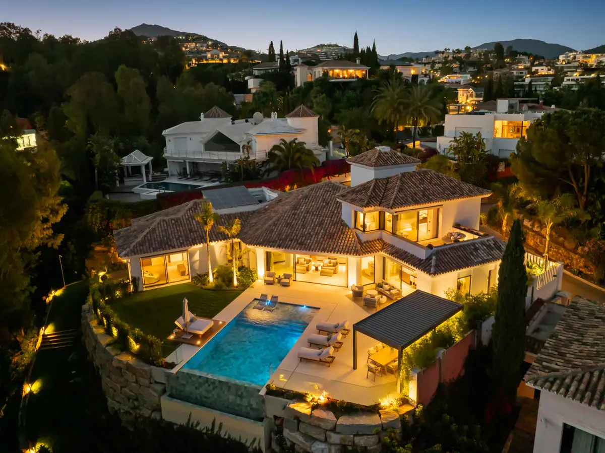 Detached Villa for sale in Benahavís — photo 1