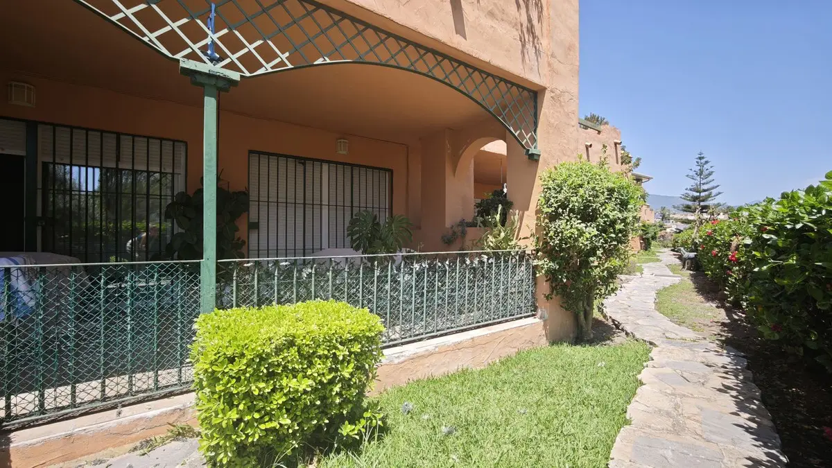 Ground Floor Apartment for sale in Guadalmina Alta — photo 1