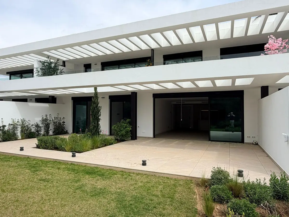 Ground Floor Apartment for sale in Bahía de Marbella — photo 1