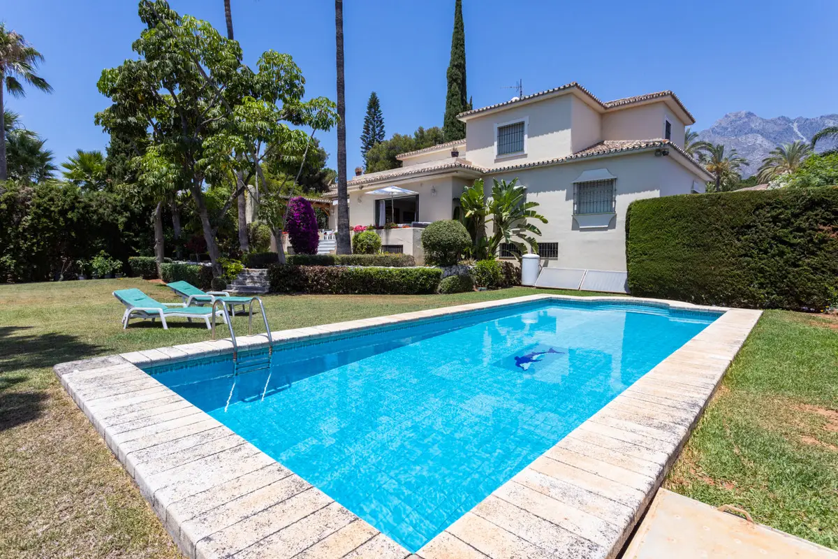 Detached Villa for sale in Marbella — photo 1