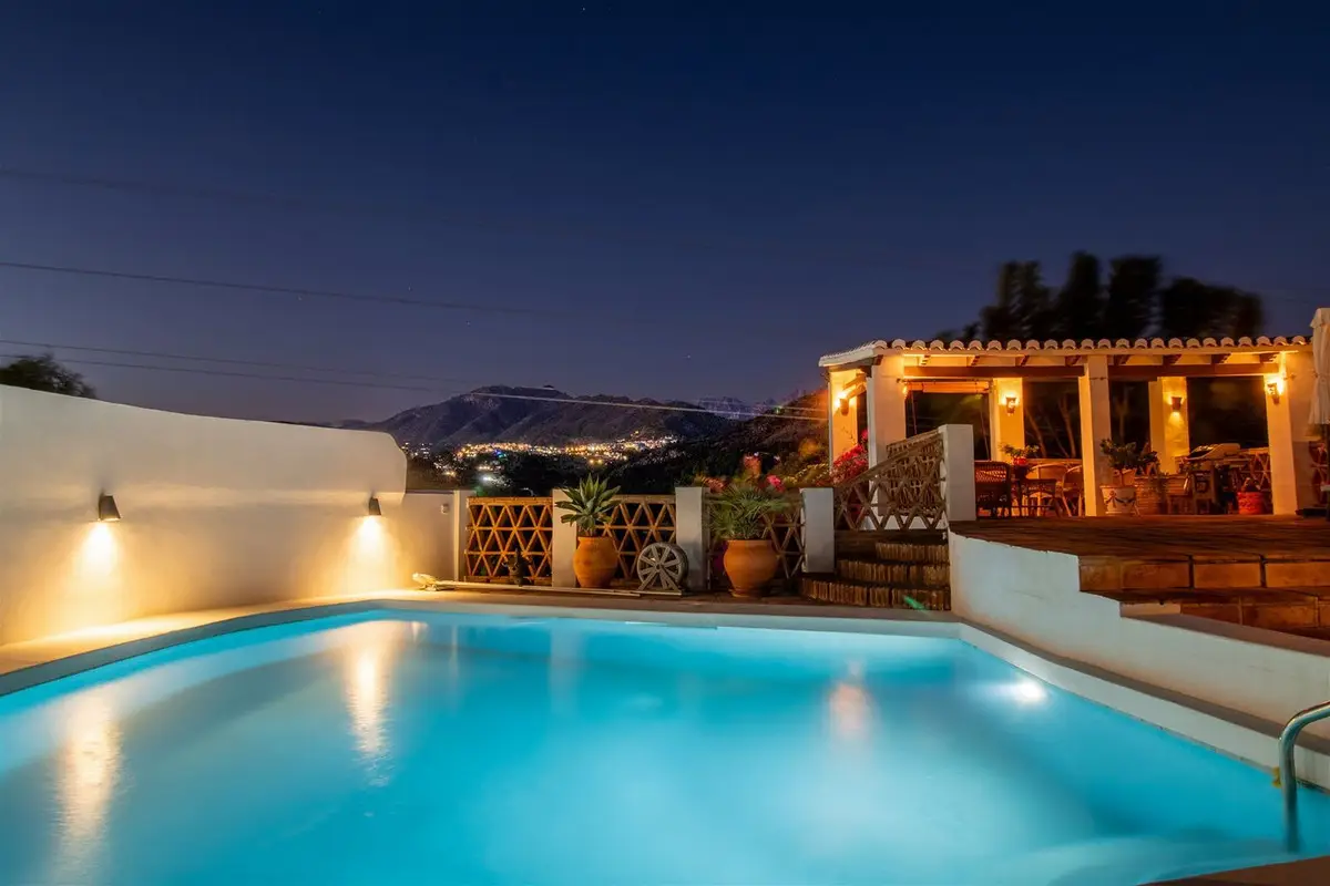 Detached Villa for sale in Nerja — photo 1