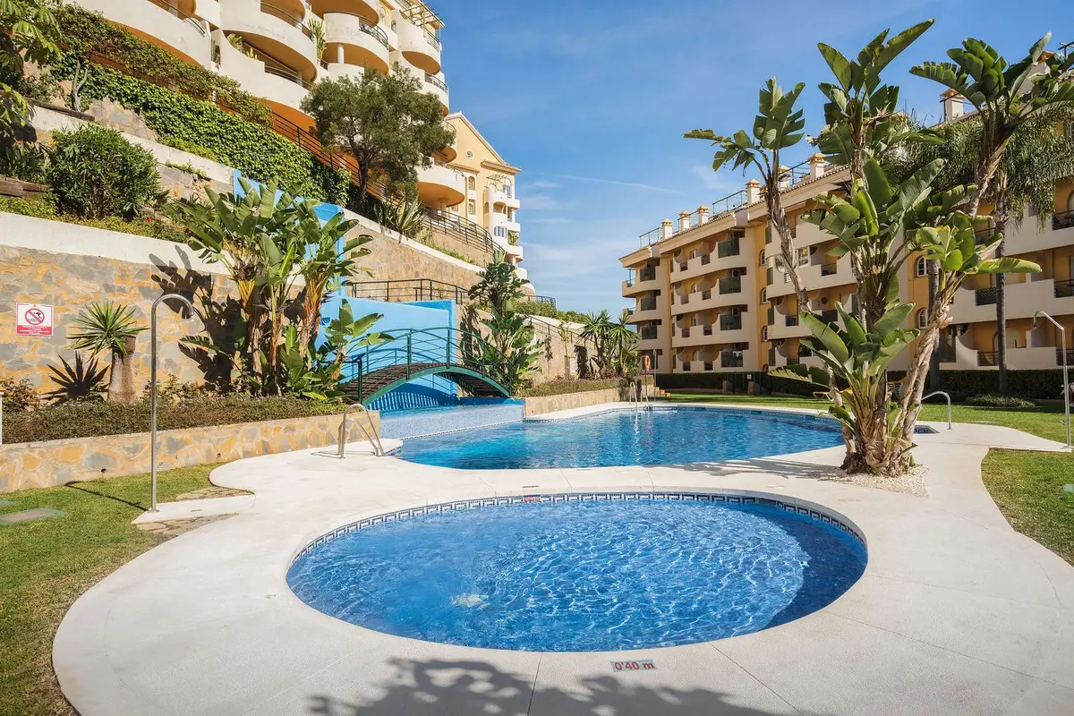 Middle Floor Apartment for sale in Nueva Andalucía — photo 1