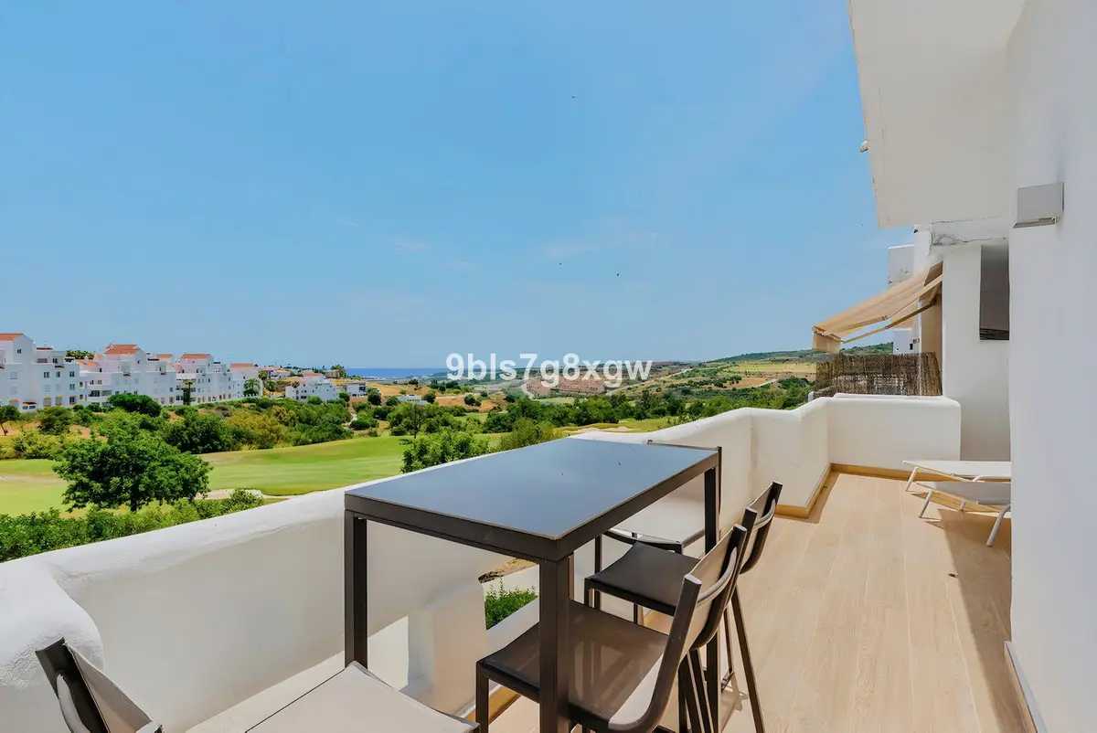 Middle Floor Apartment for sale in Estepona — photo 1