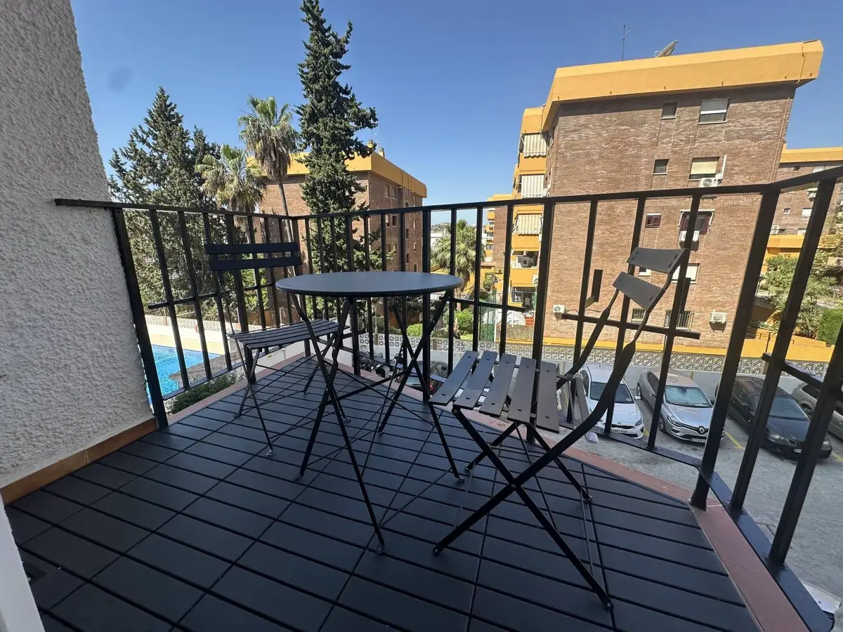 Apartamento en planta intermedia en venta en Arroyo de la Miel — foto 1