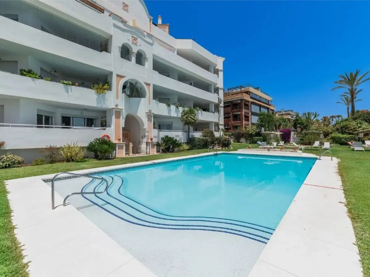Middle Floor Apartment for sale in Marbella — photo 1