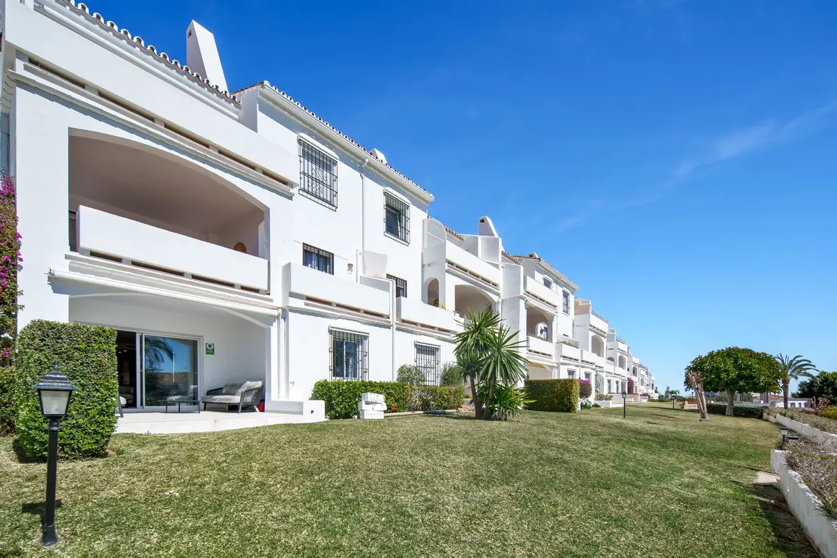 Ground Floor Apartment for sale in Nueva Andalucía — photo 1