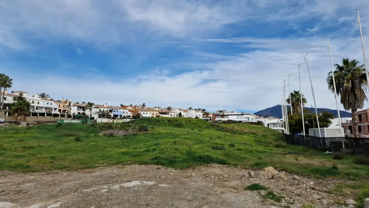 Residential Plot for sale in Estepona — photo 1
