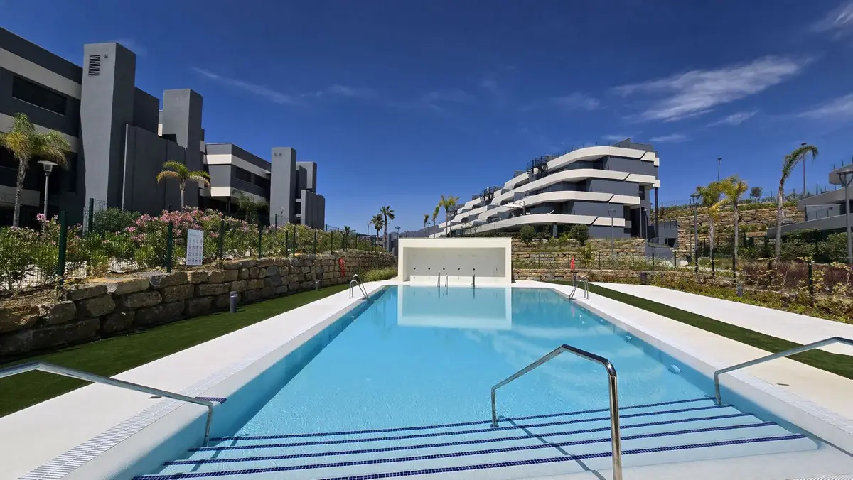 Ground Floor Apartment for sale in Estepona — photo 1