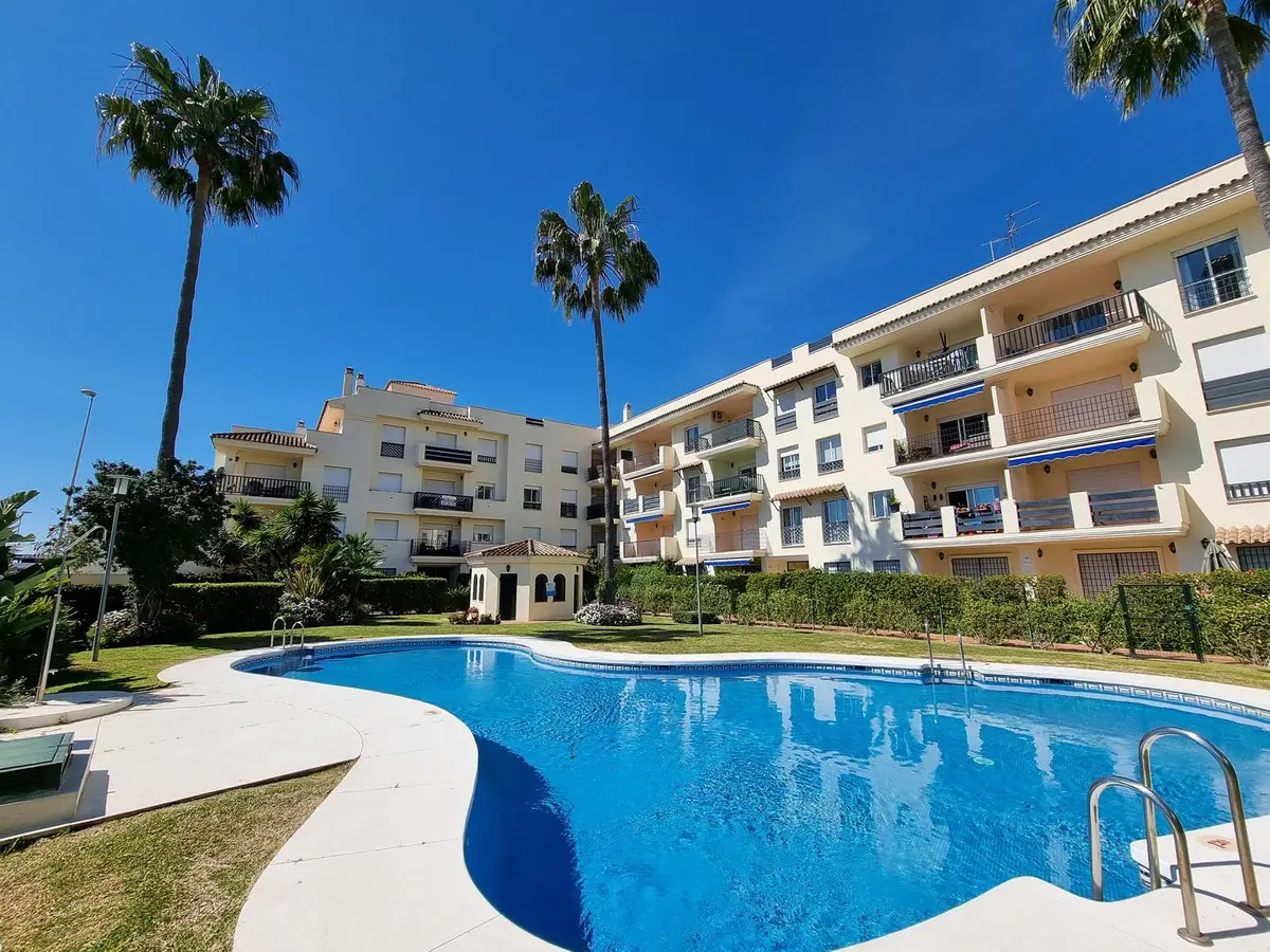 Middle Floor Apartment for sale in Nueva Andalucía — photo 1