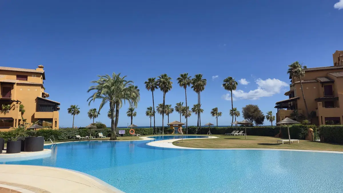 Mittelgeschosswohnung in Estepona zu verkaufen — Foto 1