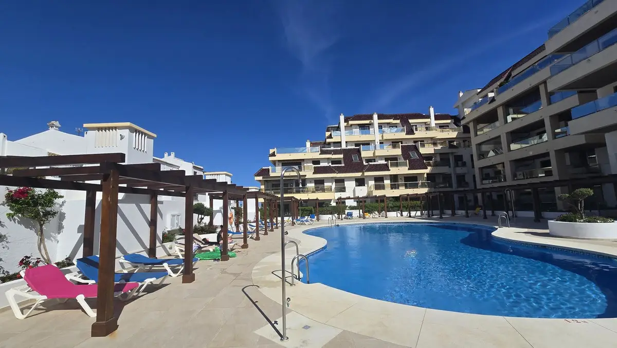 Middle Floor Apartment for sale in La Duquesa — photo 1