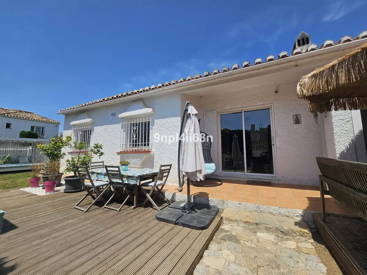 Detached Villa for sale in Calypso — photo 1