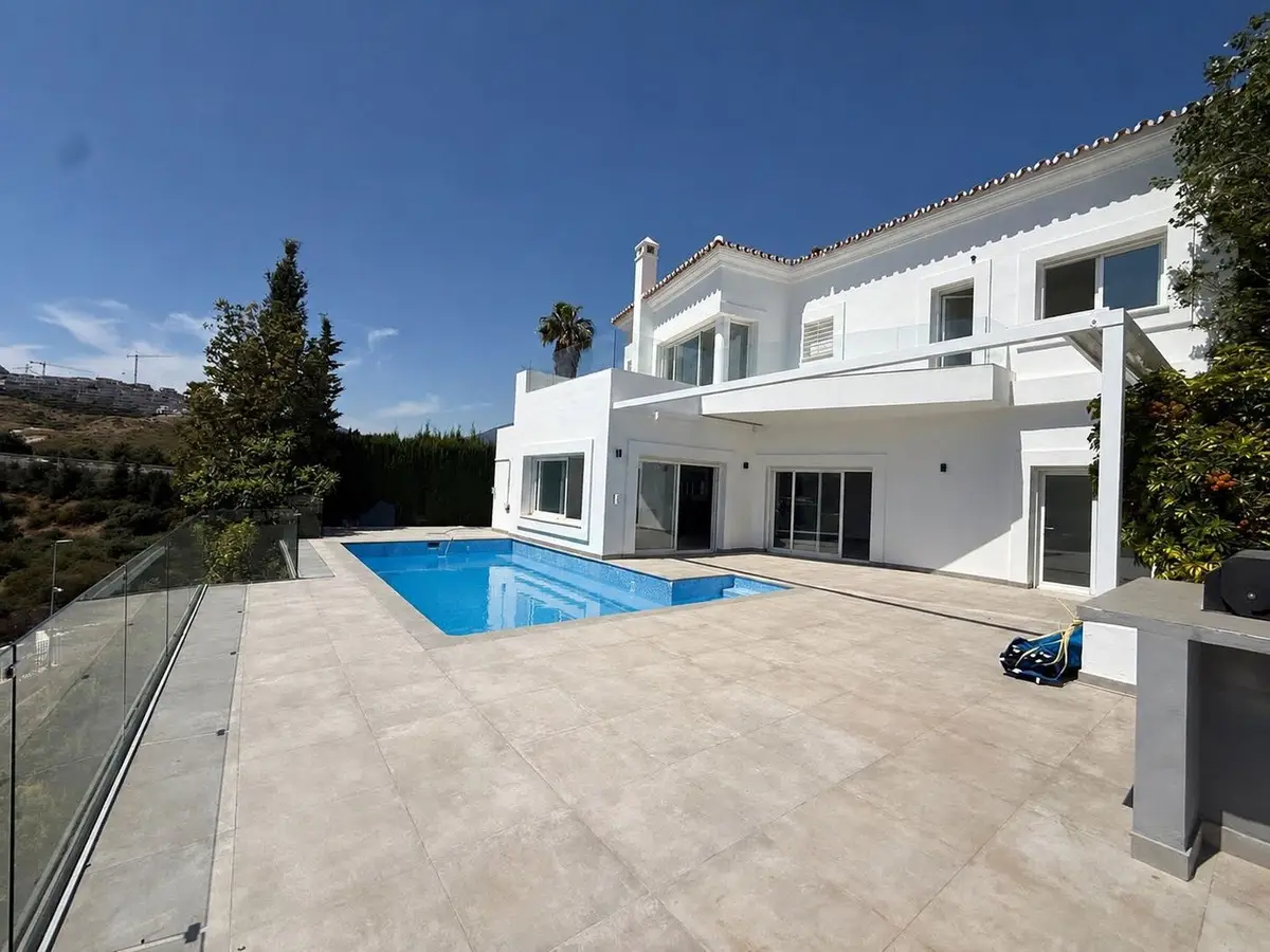 Detached Villa for sale in Benahavís — photo 1