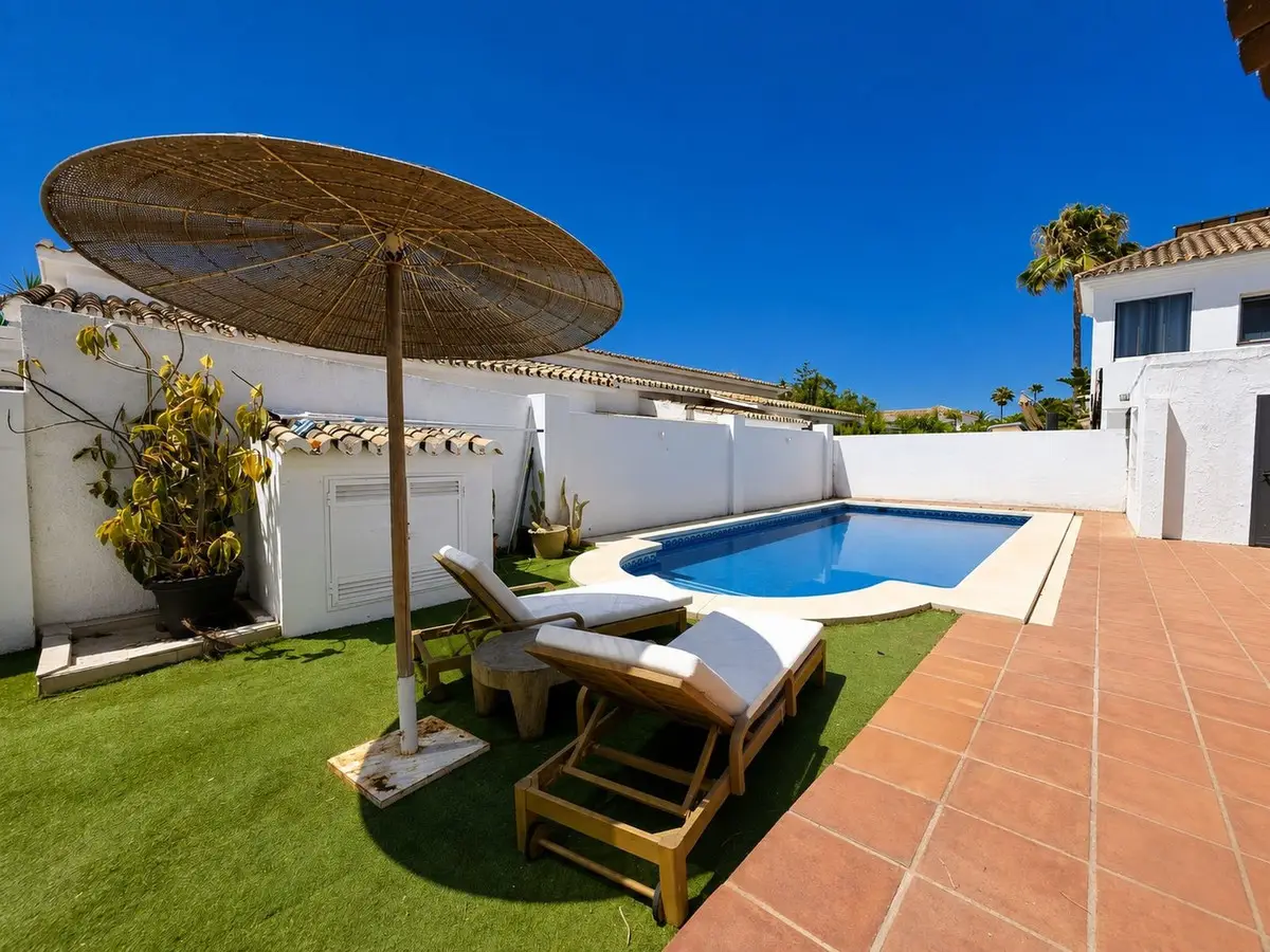 Detached Villa for sale in Estepona — photo 1