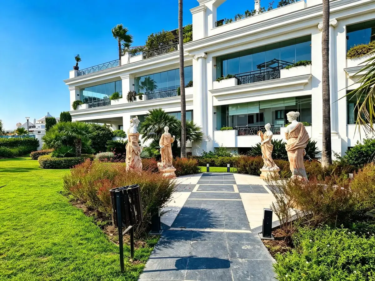 Ground Floor Apartment for sale in Estepona — photo 1